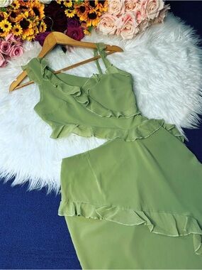 PrettyLittleThing dress
